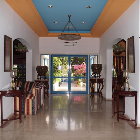 Paphos Paphiessa Hotel & Apartments מראה חיצוני תמונה