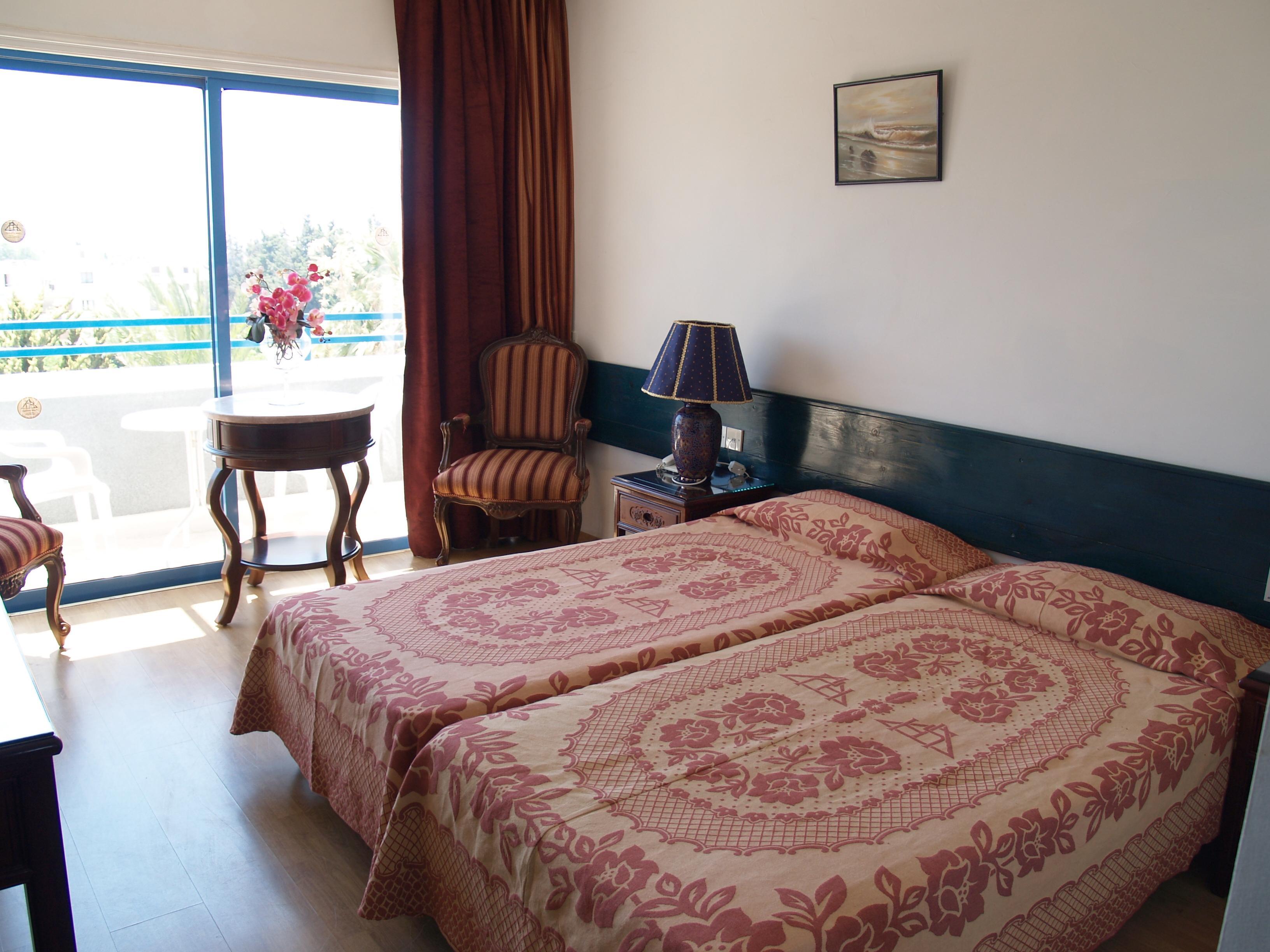 Paphos Paphiessa Hotel & Apartments מראה חיצוני תמונה