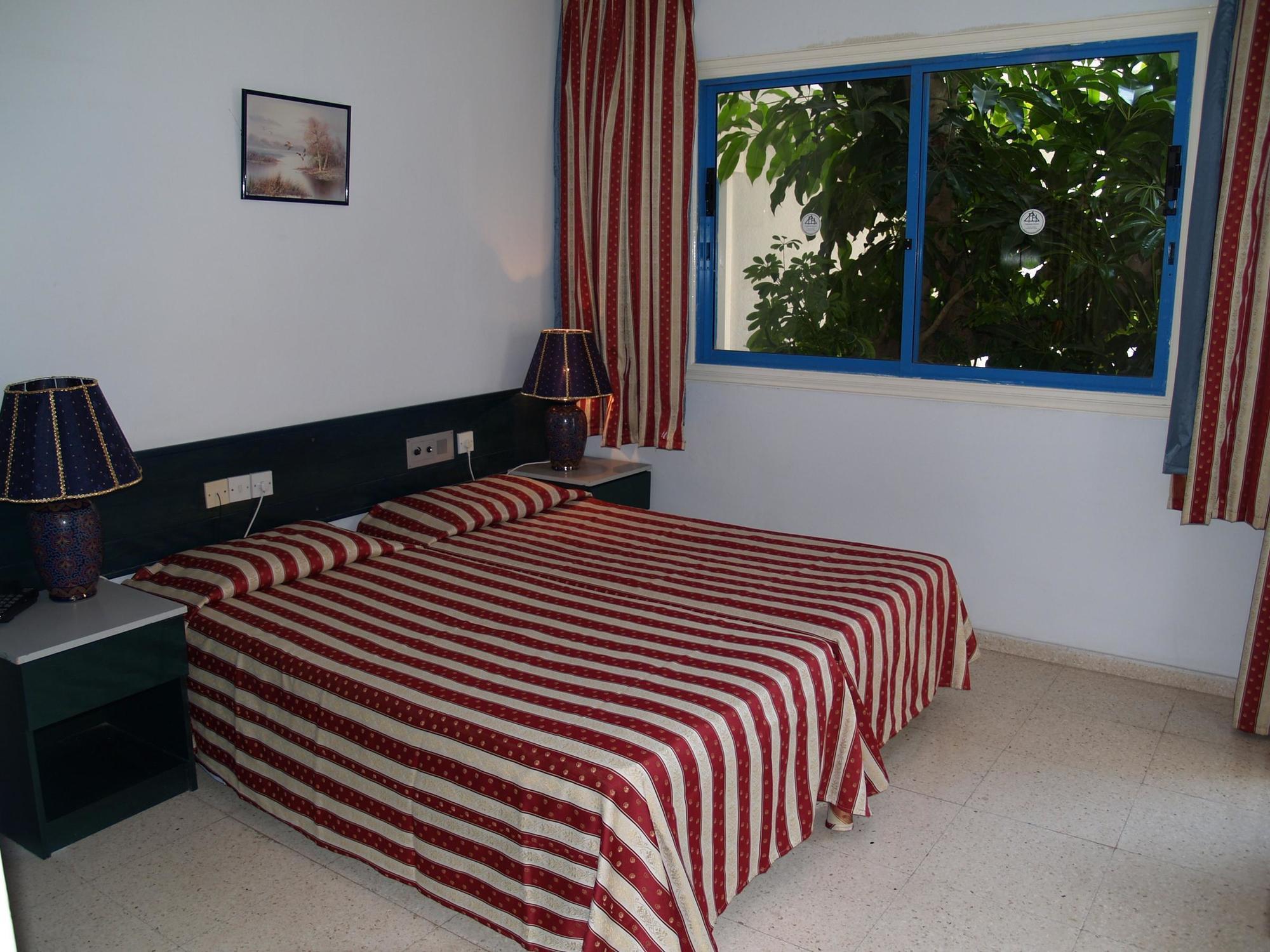 Paphos Paphiessa Hotel & Apartments מראה חיצוני תמונה
