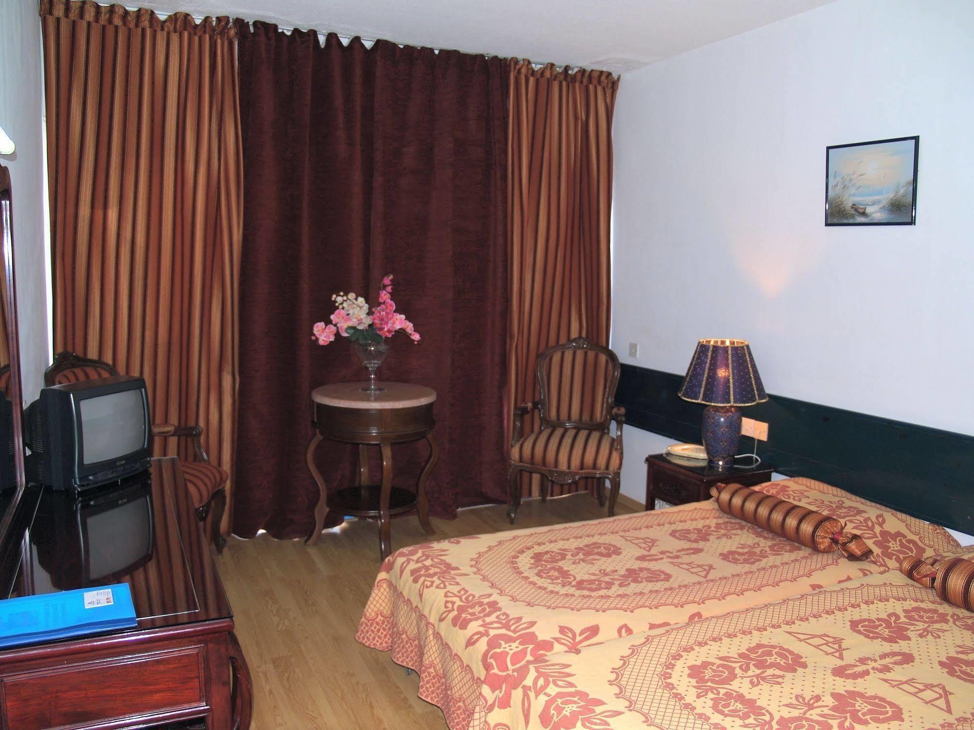 Paphos Paphiessa Hotel & Apartments מראה חיצוני תמונה